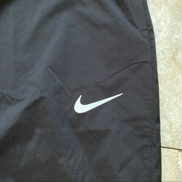 Nike Dri-Fit Black Men's Woven Runninng Reflective Pants AJ3639-010 - Picture 2 of 10